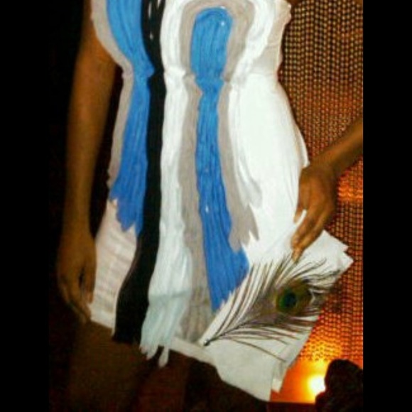 An all white party with a pop of color 😉 - Picture 4 of 4